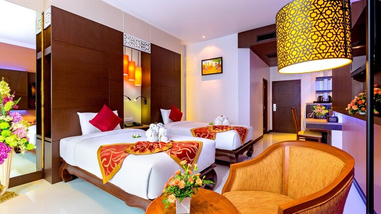 Grand Deluxe Pool View